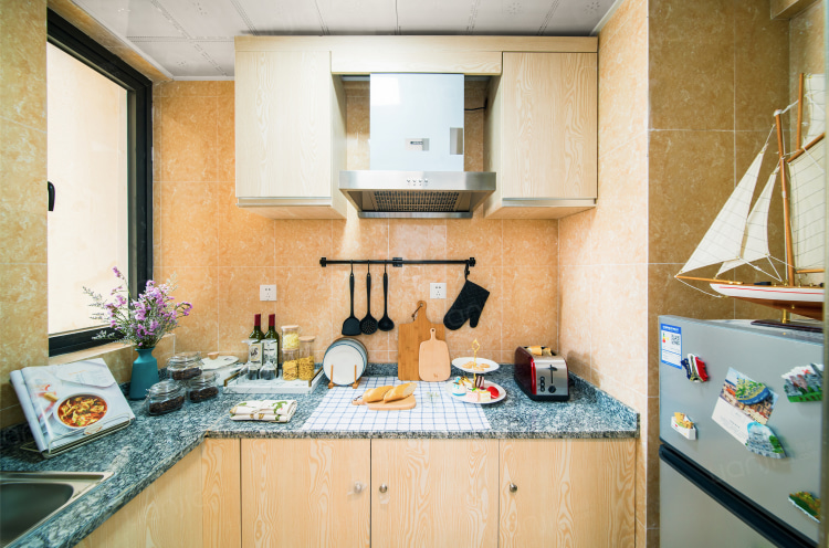 十二月限时特惠，可办居住证，出门即市政BRT，独立阳台大单间