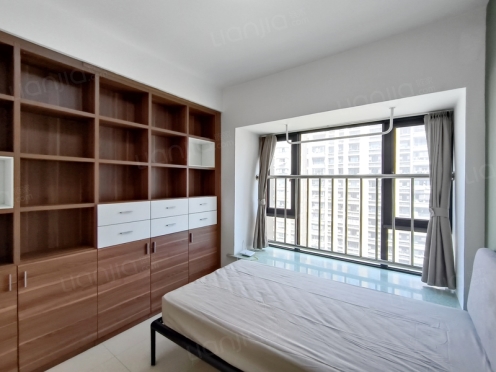 合租·合景领峰 5居室 北卧