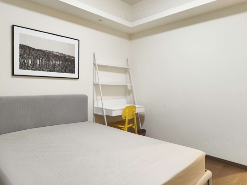 合租·绿地中央广场六期 4居室 南卧