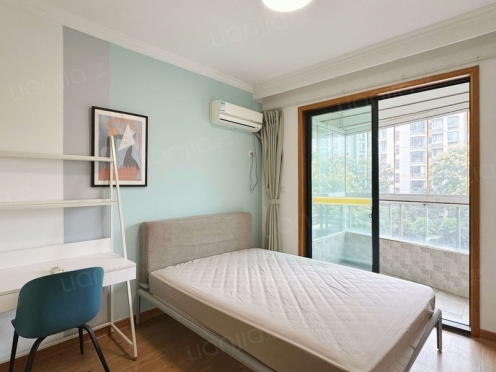 合租·东湖春之韵 4居室 南卧