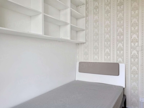 合租·怡品湖景花园 5居室 北卧