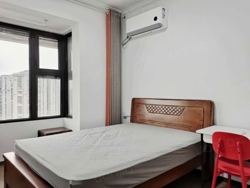 合租·泰禾金尊府 4居室 南卧