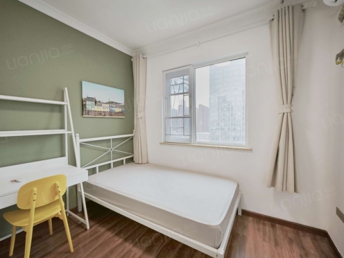 合租·人信汇一期 4居室 东卧