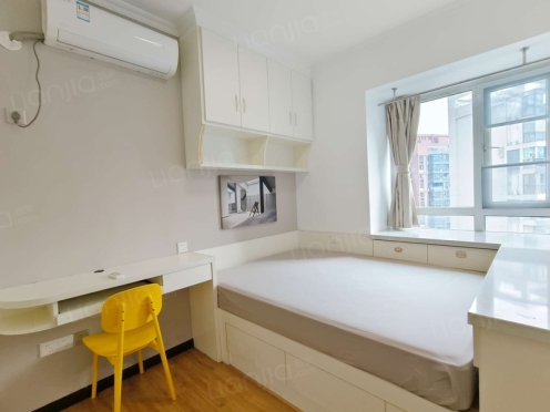 合租·惠风同庆花园蜜糖镇 4居室 东卧