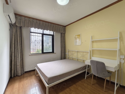 合租·华城花园 4居室 南卧