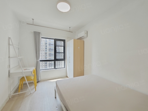 合租·绿地国际金融城一期 4居室 南卧