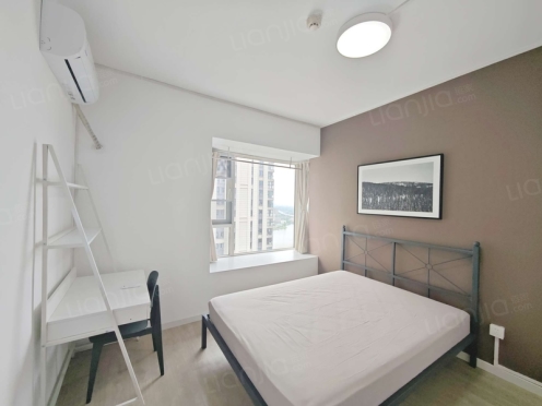 合租·人信汇四期天誉 4居室 南卧