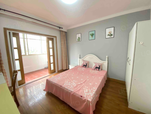 合租·东港新村 4居室 南卧