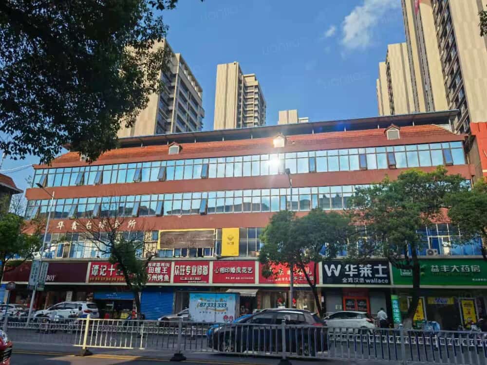 梁万店