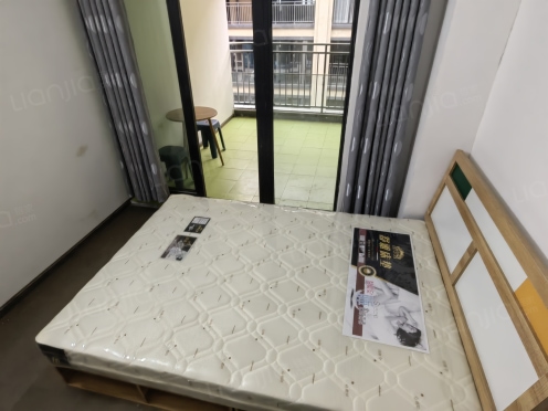 合租·花样年龙年中心三期 5居室