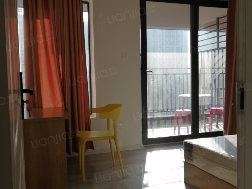 合租·花样年龙年中心三期 5居室 南卧