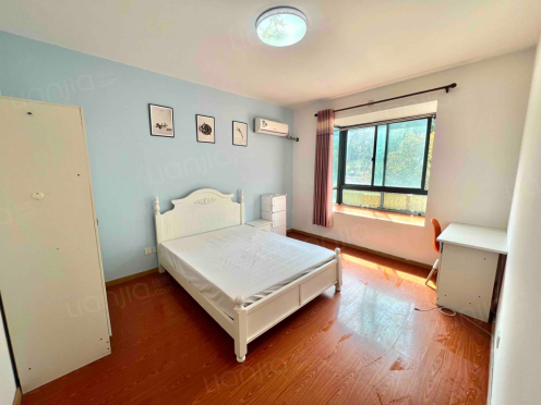 合租·中天湖畔花园 5居室 南卧