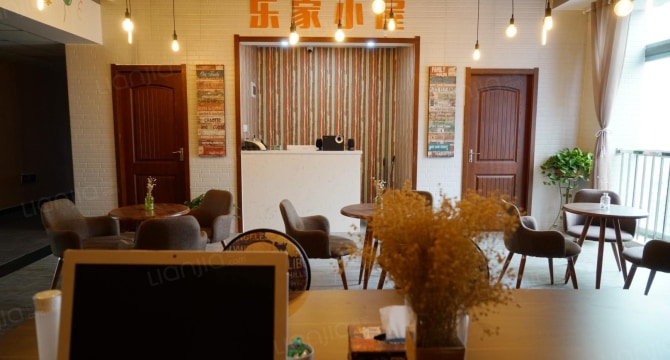 金融港店