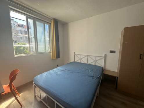 合租·莲花新村一区 4居室 南卧