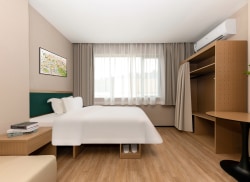 独栋·源悦里青年公寓酒店 国贸店 旗峰公园地铁口 通透朝南大单间 押一付一 开间_美居中心装修材料城租房