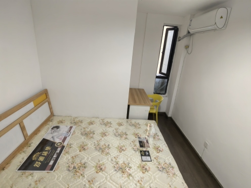 合租·花样年龙年中心三期 5居室 南卧