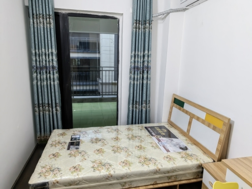 合租·花样年龙年中心三期 5居室 南卧