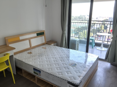 合租·花样年龙年中心三期 5居室