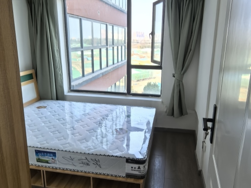 合租·花样年龙年中心三期 5居室