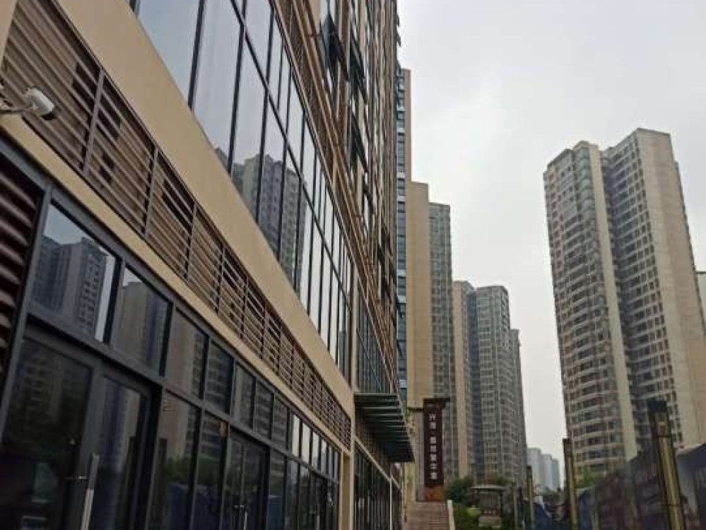 彩云湖地铁站店