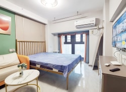 独栋·袋鼠公寓 六公里轻轨店 三号线六公里 轻奢风大衣柜单配全景落地窗 无中介押一付一GG 开间_中梁百悦汇租房