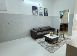 独栋·居+公寓 洪屋下村一村店 全新电梯带阳台两房一厅，楼下免费停小车，近大路，家具家电齐全 2室1厅_洪屋下村一村租房