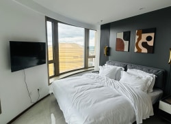 独栋·泊寓 泊寓科创广场人才公寓 【预约看房减100 元】泊寓北湖店，湖景两居室，押一付一 可短租，24小时安保，专职管家 2室1厅_龙翔国际商务中心租房