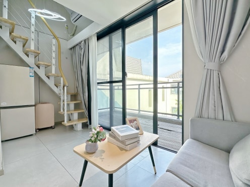独栋·贝壳公寓 南翔店 阳台房loft/通透大采光/沙发厨卫一体 1室1厅