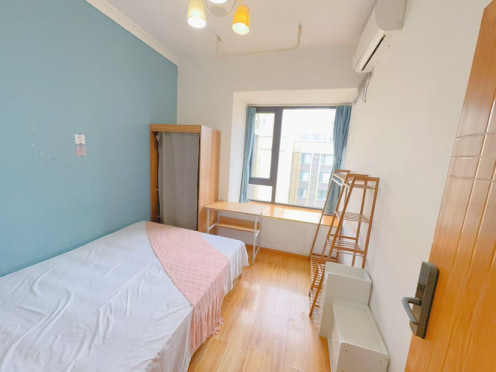 合租·央湖名邸一期 4居室 南卧