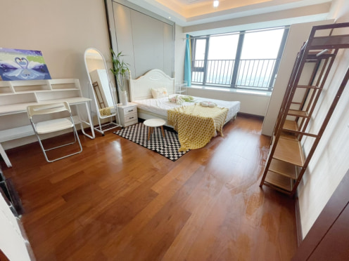 合租·绿地新里城 5居室 西南卧