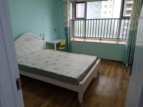 合租·海信贤文世家 4居室 南卧