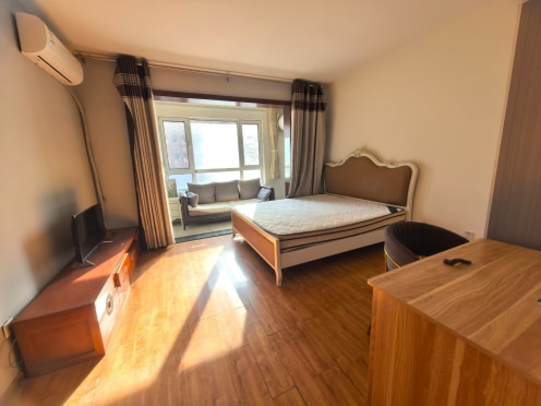 合租·中铁逸都兰庭南区 5居室 南卧