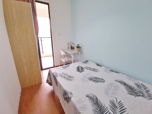 合租·华侨凤凰国际城 5居室 南卧