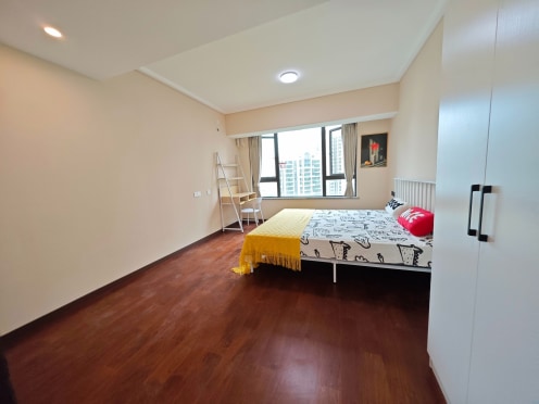 合租·花样年江山城 5居室 南卧