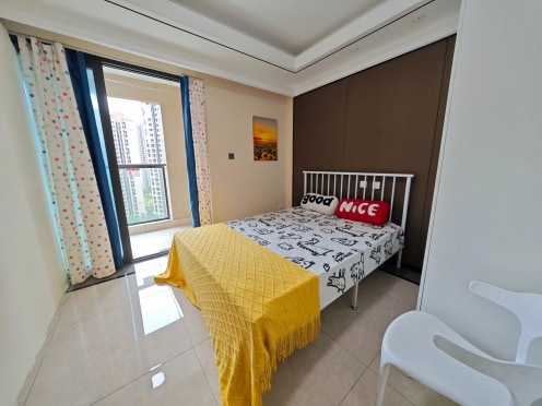 合租·花样年江山城 5居室 西卧