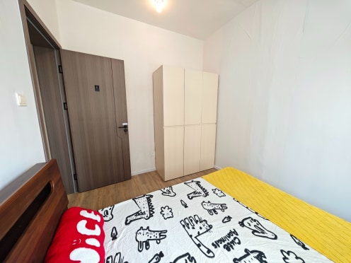 合租·建工梧桐屿 5居室 西卧