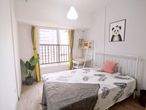 合租·花样年·香门第北区 5居室 东南卧