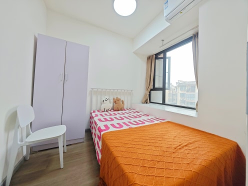 合租·金沙湖畔 6居室 东南卧