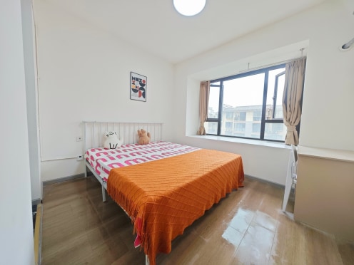 合租·金沙湖畔 6居室 西南卧