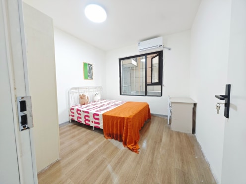 合租·金沙湖畔 6居室 东北卧