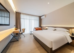 独栋·铂顿元世纪 翠亨新区店 【景观露台大单间】马鞍岛翠亨新区 /180度观景阳台/近翠湖公园深中通道/短租送早餐+车位 1室1厅_铂顿元世纪租房