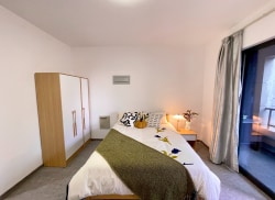 独栋·龙湖冠寓 高新区店 高新区I南屿镇 VF特价房 全屋精装 品牌家电 整租非隔断 朝南大阳台 拎包入住 无中介 1室1厅_信通中心租房