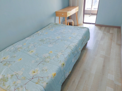 合租·人居盛和林语南区 5居室 南卧