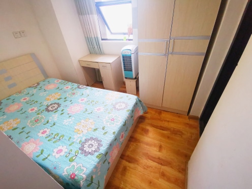 合租·世龙广场 5居室 南卧