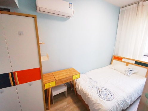 合租·人居盛和林语南区 5居室 南卧