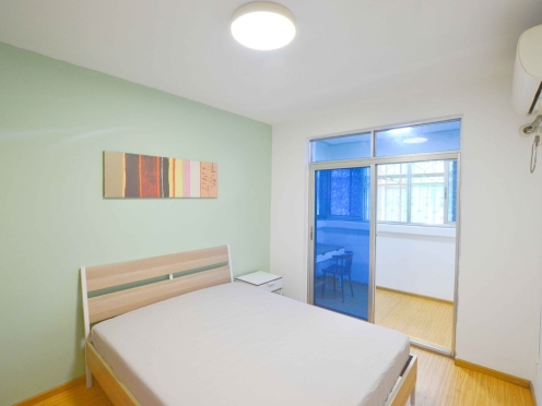 独栋·果果青年公寓 玉林苑二期店 无中介费  芳草街地铁口  精装标准大套三  商超菜市便利 3室1厅