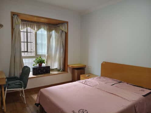 合租·天湘華庭 5居室 南卧