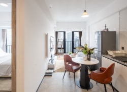 独栋·华府服务公寓 华府服务公寓国际会展中心店 楼下十字门商都  服务式 带早餐 保洁 布草 精装一房一厅 1室1厅_十字门华发商都海悦租房