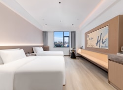 独栋·柒遇里酒店 琼州大道现代妇女儿童医院店 智能1.8米大床房（不包含水、电费） 1室1厅_百货仓库小区租房