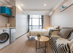 独栋·卓客公寓 杨家湾地铁站店 2号线地铁口轻奢一居24H安保  民水民电 实体墙隔音好 1室1厅_尚文创业城租房